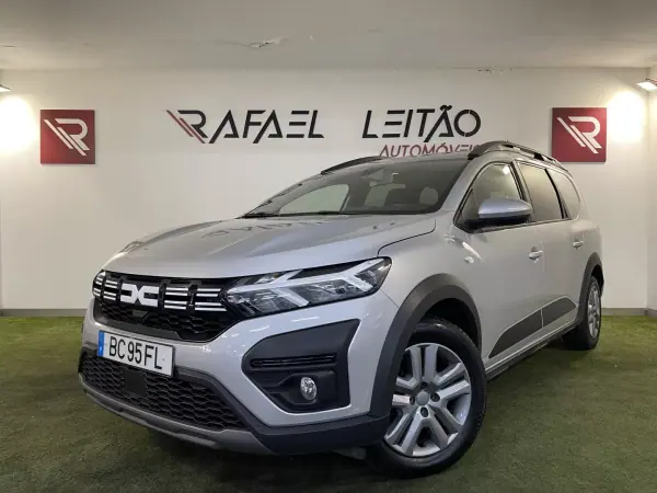 Dacia Jogger 2023 - 16450 EUR, 81000 km - AUTO.MOTO.pt - 81000km - foto 2 de 31
