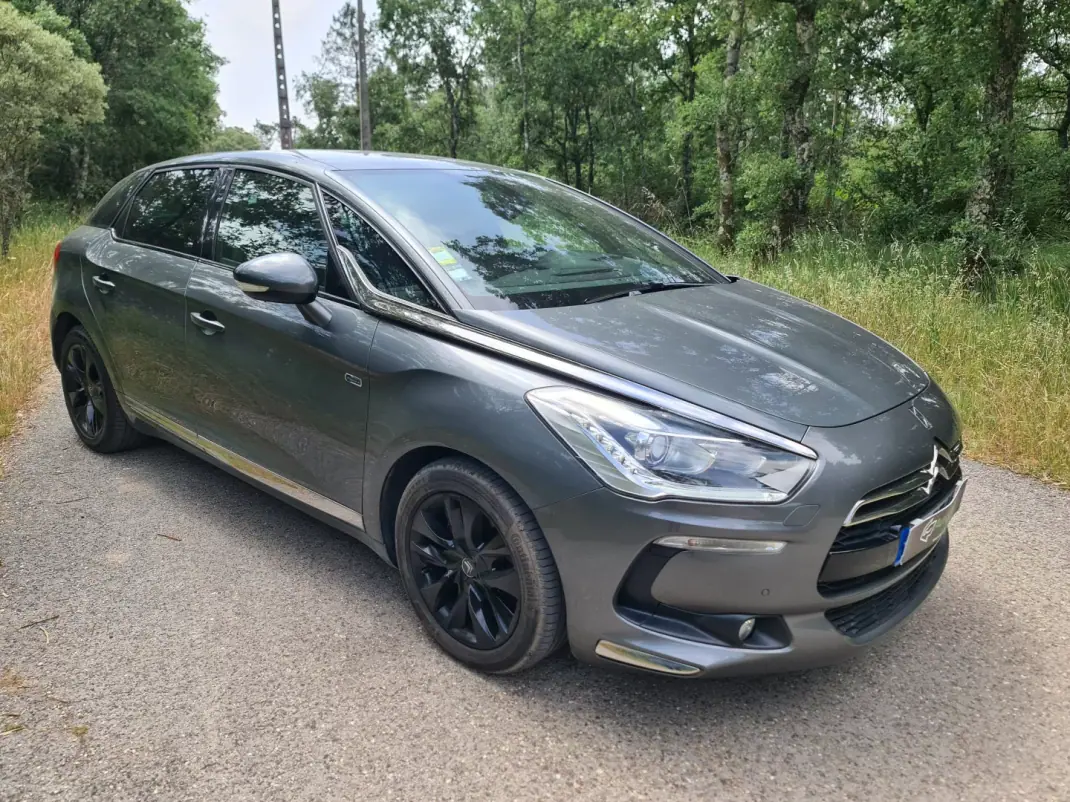 Citroën DS5 2013 - 12950 EUR, 199990 km - AUTO.MOTO.pt - 199990km - foto 7 de 20