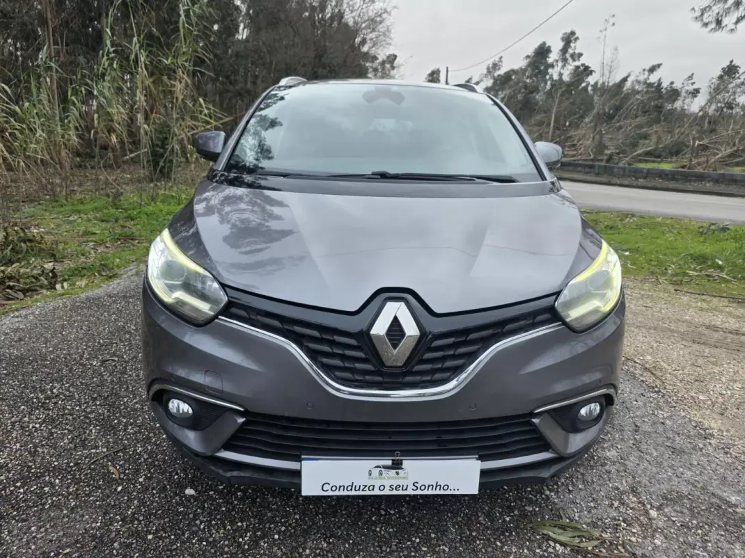 Renault Grand Scénic 2017 - 12750 EUR, 320000 km - AUTO.MOTO.pt - 320000km - foto 4 de 40