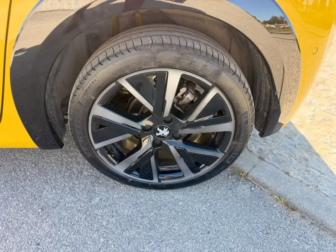 Peugeot 208 2022 - 16900 EUR, 69600 km - AUTO.MOTO.pt - 69600km - foto 13 de 21