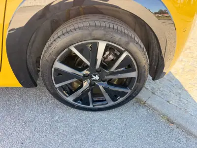 Peugeot 208 2022 - 16900 EUR, 69600 km - AUTO.MOTO.pt - 69600km - foto 13 de 21