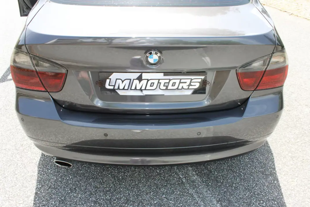 BMW 320 2008 - 8990 EUR, 338000 km - AUTO.MOTO.pt - 338000km - foto 16 de 35