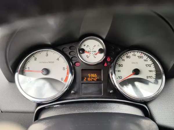 Peugeot 207 2011 - 5480 EUR, 219000 km - AUTO.MOTO.pt - 219000km - foto 33 de 38