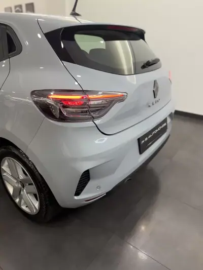 Renault Clio 2024 - 19500 EUR, 14000 km - AUTO.MOTO.pt - 14000km - foto 4 de 18