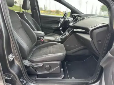 Ford Kuga 2017 - 16490 EUR, 75000 km - AUTO.MOTO.pt - 75000km - foto 42 de 60