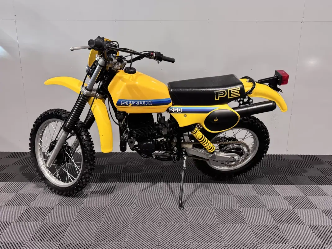 Suzuki Burgman 650 ABS Executive 1994 - 6750 EUR, 1500 km - 1500km - foto 12 de 17