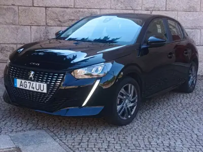 Peugeot 208 2021 - 10790 EUR, 90000 km - AUTO.MOTO.pt - 90000km - foto 1 de 15