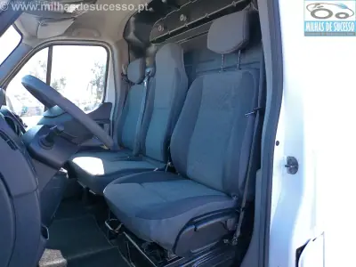 Renault 2017 - 16750 EUR, 185000 km - AUTO.MOTO.pt - 185000km - foto 2 de 21