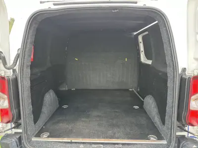 Citroën Berlingo 1.5 Hdi 2019 - 9900 EUR, 180000 km - AUTO.MOTO.pt - 180000km - foto 16 de 43