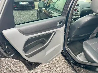 Ford Focus SW 2011 - 7750 EUR, 226741 km - AUTO.MOTO.pt - 226741km - foto 16 de 25