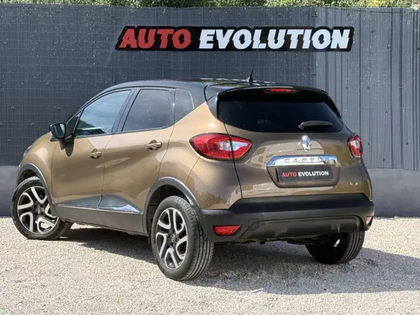 Renault Captur 2017 - 12950 EUR, 149900 km - AUTO.MOTO.pt - 149900km - foto 3 de 12