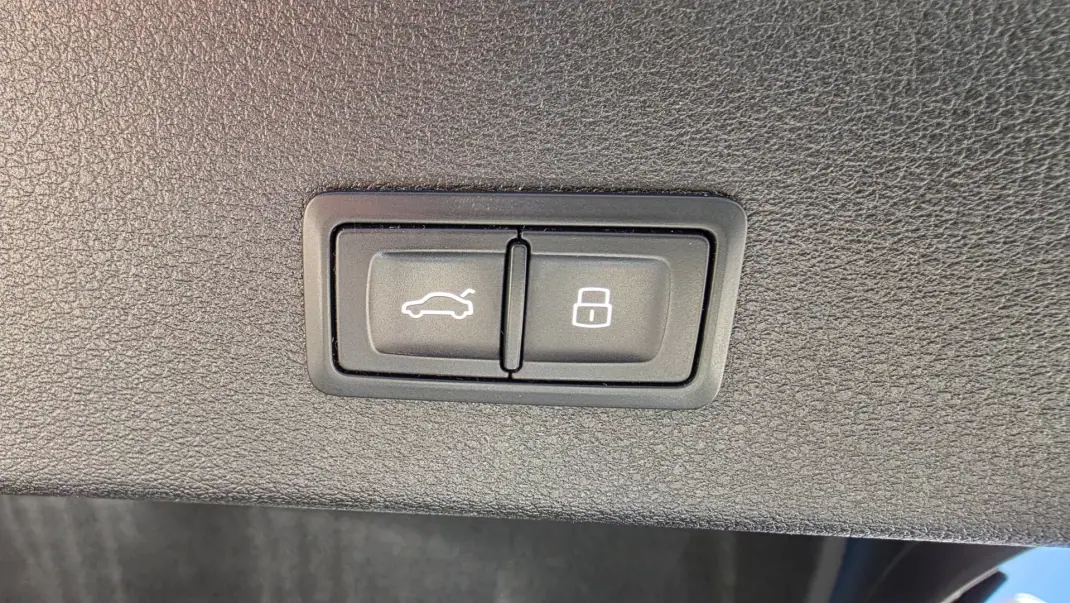 Audi e-tron Sportback 2021 - 43000 EUR, 50774 km - AUTO.MOTO.pt - 50774km - foto 23 de 23