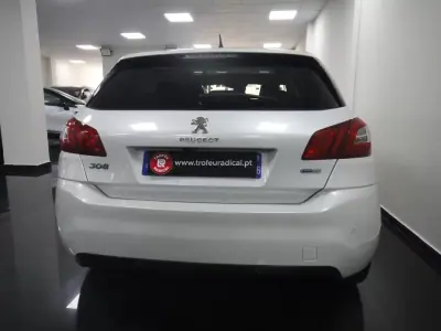 Peugeot 308 2016 - 10500 EUR, 136000 km - AUTO.MOTO.pt - 136000km - foto 5 de 26