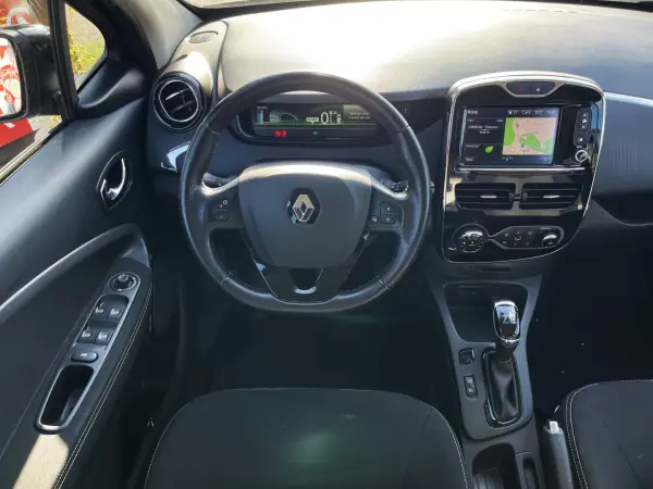Renault Zoe 2019 - 13490 EUR, 67270 km - AUTO.MOTO.pt - 67270km - foto 9 de 21