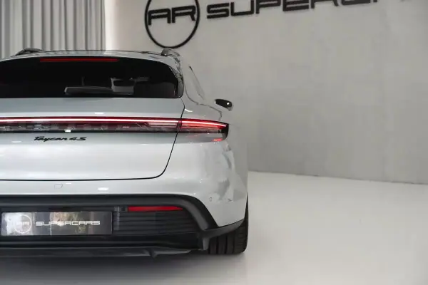 Porsche Taycan Sport Turismo 2024 - 74950 EUR, 55673 km - AUTO.MOTO.pt - 55673km - foto 14 de 57