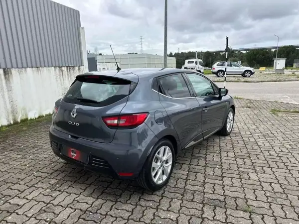 Renault Clio 2019 - 11490 EUR, 113000 km - AUTO.MOTO.pt - 113000km - foto 4 de 19