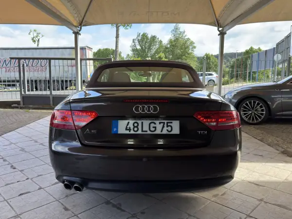 Audi A5 Cabrio 2011 - 14950 EUR, 274529 km - AUTO.MOTO.pt - 274529km - foto 8 de 37