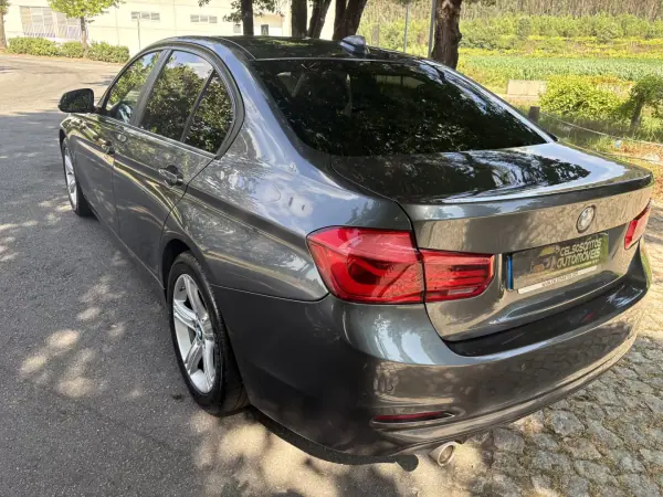 BMW 318 2016 - 15250 EUR, 172000 km - AUTO.MOTO.pt - 172000km - foto 13 de 27