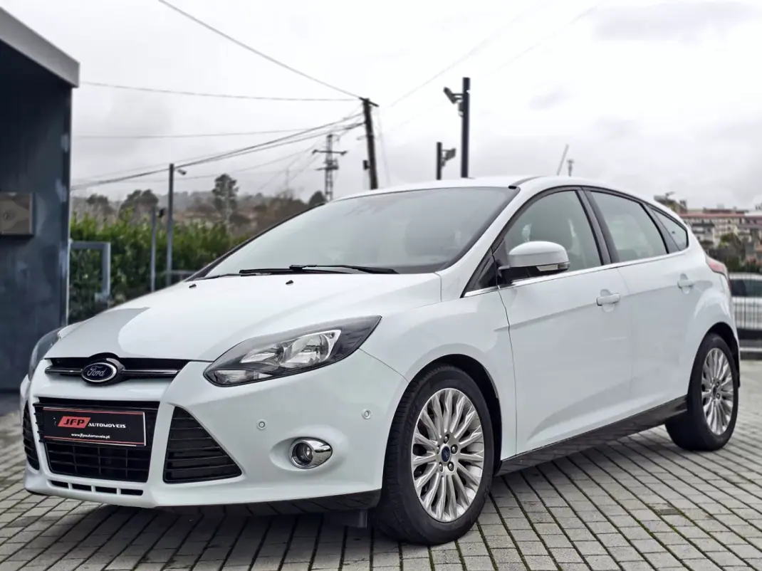 Ford Focus 2015 - 9250 EUR, 134990 km - AUTO.MOTO.pt - 134990km - foto 1 de 18