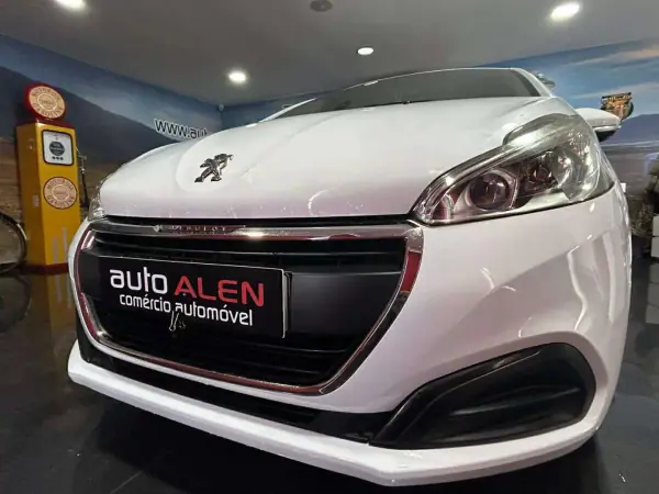Peugeot 208 2018 - 12990 EUR, 92000 km - AUTO.MOTO.pt - 92000km - foto 3 de 14