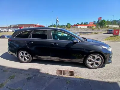 Kia Ceed SW 2019 - 13900 EUR, 72562 km - AUTO.MOTO.pt - 72562km - foto 4 de 31