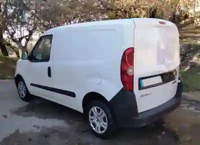 Fiat DOBLO CARGO 1.3 M-JET EASY 3 Lugares 2018 - 9250 EUR, 196000 km - AUTO.MOTO.pt - 196000km - foto 4 de 12