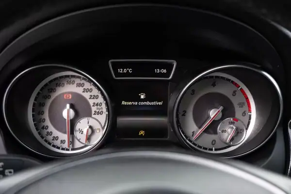 Mercedes-Benz CLA 180 2015 - 15900 EUR, 242000 km - AUTO.MOTO.pt - 242000km - foto 22 de 26