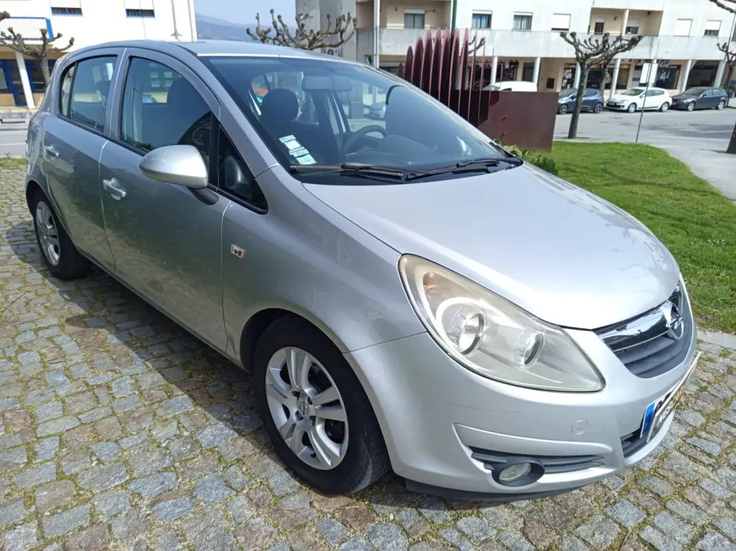 Opel Corsa 2010 - 4990 EUR, 229548 km - AUTO.MOTO.pt - 229548km - foto 3 de 11
