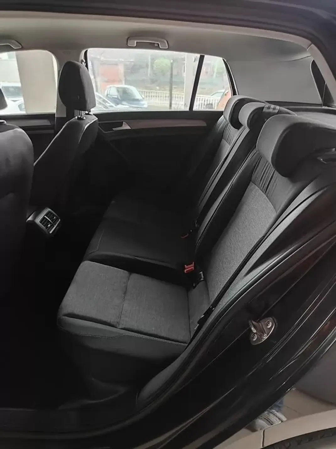 Volkswagen Golf 2013 - 10750 EUR, 198000 km - AUTO.MOTO.pt - 198000km - foto 14 de 34