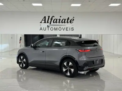Renault Mégane E-Tech 2022 - 23890 EUR, 69000 km - AUTO.MOTO.pt - 69000km - foto 2 de 28