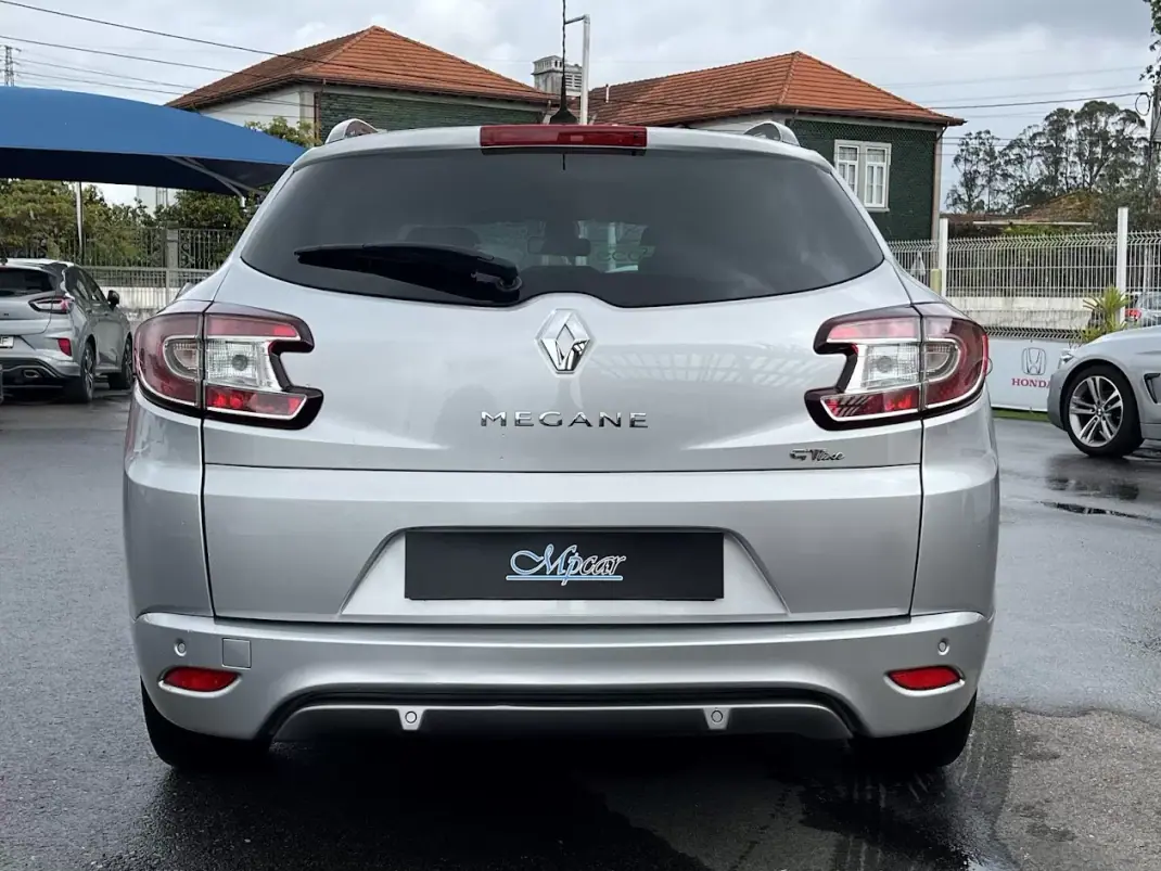 Renault Mégane Sport Tourer 2014 - 7750 EUR, 250000 km - AUTO.MOTO.pt - 250000km - foto 6 de 47