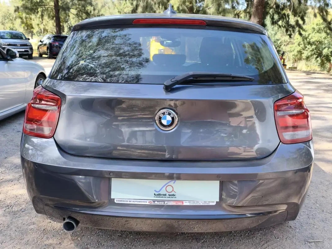 BMW 118 2015 - 16990 EUR, 128541 km - 128541km - foto 3 de 4