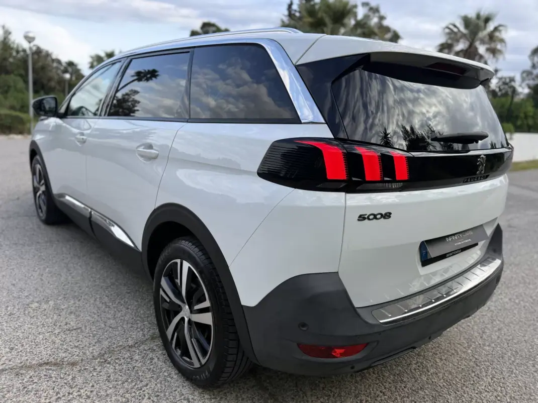 Peugeot 5008 2018 - 13999 EUR, 200000 km - AUTO.MOTO.pt - 200000km - foto 6 de 14