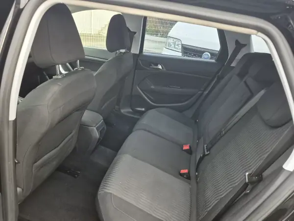 Peugeot 308 SW 2016 - 9500 EUR, 276600 km - AUTO.MOTO.pt - 276600km - foto 8 de 12