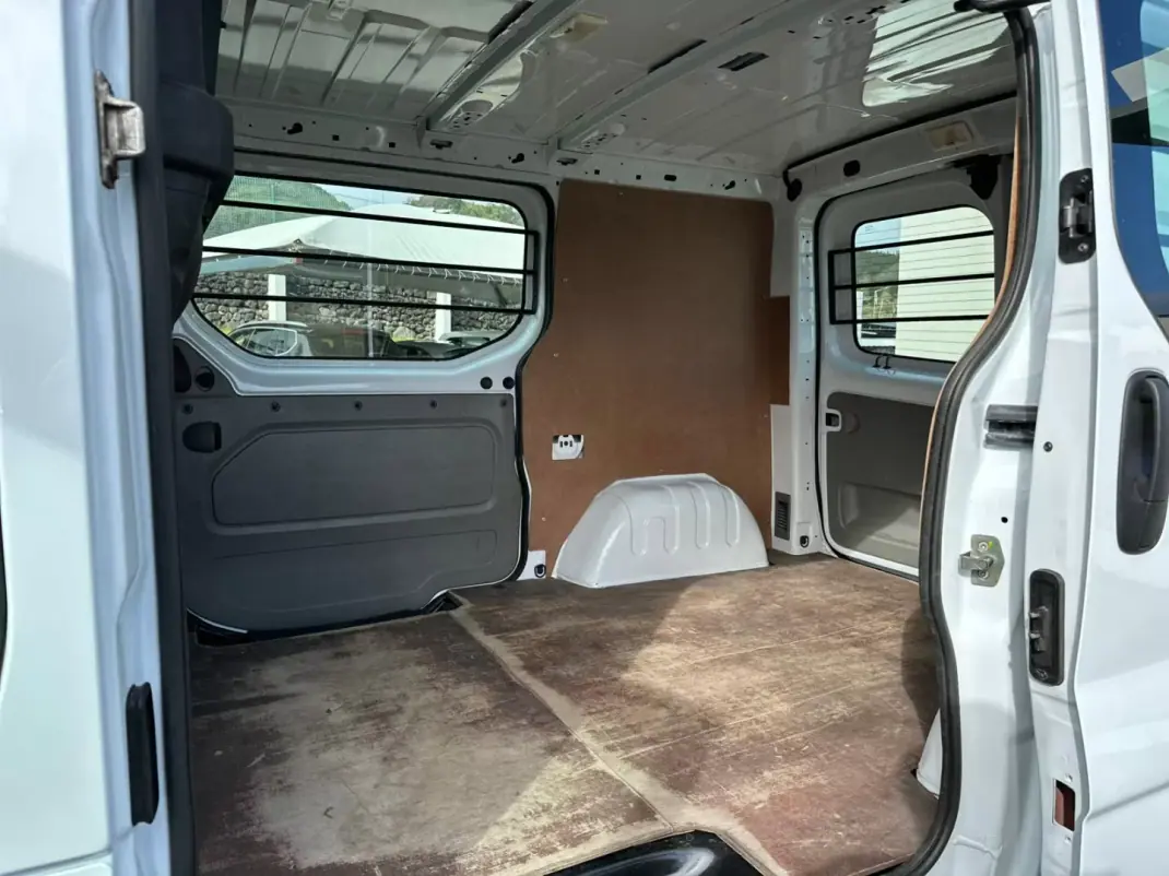 Renault TRAFIC L2H1 125CV 2014 - 16990 EUR, 98646 km - AUTO.MOTO.pt - 98646km - foto 13 de 16