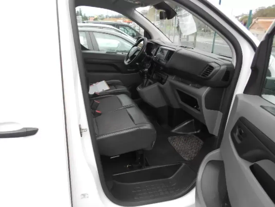 Peugeot Expert 2018 - 21000 EUR, 106600 km - AUTO.MOTO.pt - 106600km - foto 9 de 13