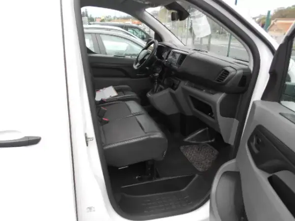 Peugeot Expert 2018 - 21000 EUR, 106600 km - AUTO.MOTO.pt - 106600km - foto 9 de 13