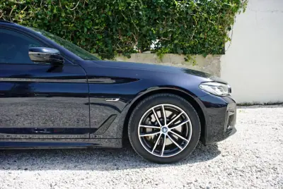 BMW 530e 2022 - 44900 EUR, 52332 km - AUTO.MOTO.pt - 52332km - foto 7 de 46
