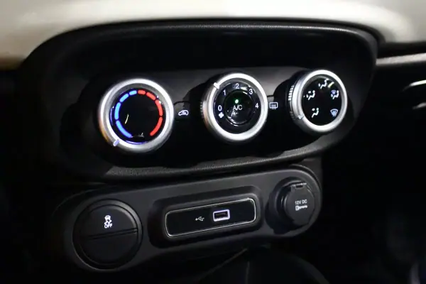 Fiat 500L 2019 - 10890 EUR, 120000 km - AUTO.MOTO.pt - 120000km - foto 23 de 25