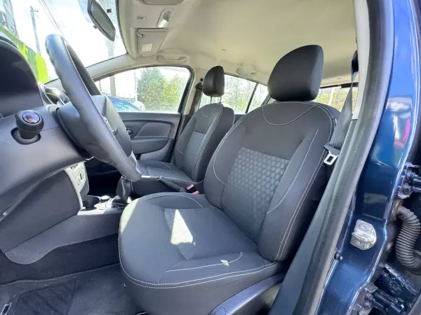 Dacia Sandero 2017 - 9900 EUR, 166000 km - AUTO.MOTO.pt - 166000km - foto 10 de 16