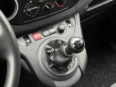 Peugeot Partner 1.6 BlueHdi 3 Lug 2018 - 9800 EUR, 200000 km - AUTO.MOTO.pt - 200000km - foto 18 de 20