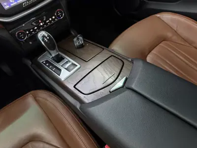 Maserati Ghibli 2014 - 36950 EUR, 112382 km - AUTO.MOTO.pt - 112382km - foto 44 de 50