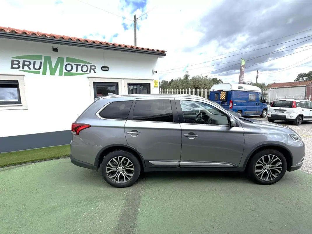 Mitsubishi Outlander 2018 - 17900 EUR, 129355 km - AUTO.MOTO.pt - 129355km - foto 5 de 24