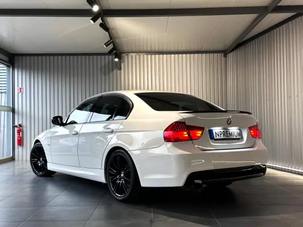 BMW 318 2011 - 15990 EUR, 230500 km - AUTO.MOTO.pt - 230500km - foto 11 de 38