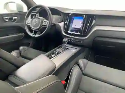 Volvo XC 60 2019 - 33980 EUR, 79000 km - AUTO.MOTO.pt - 79000km - foto 5 de 15