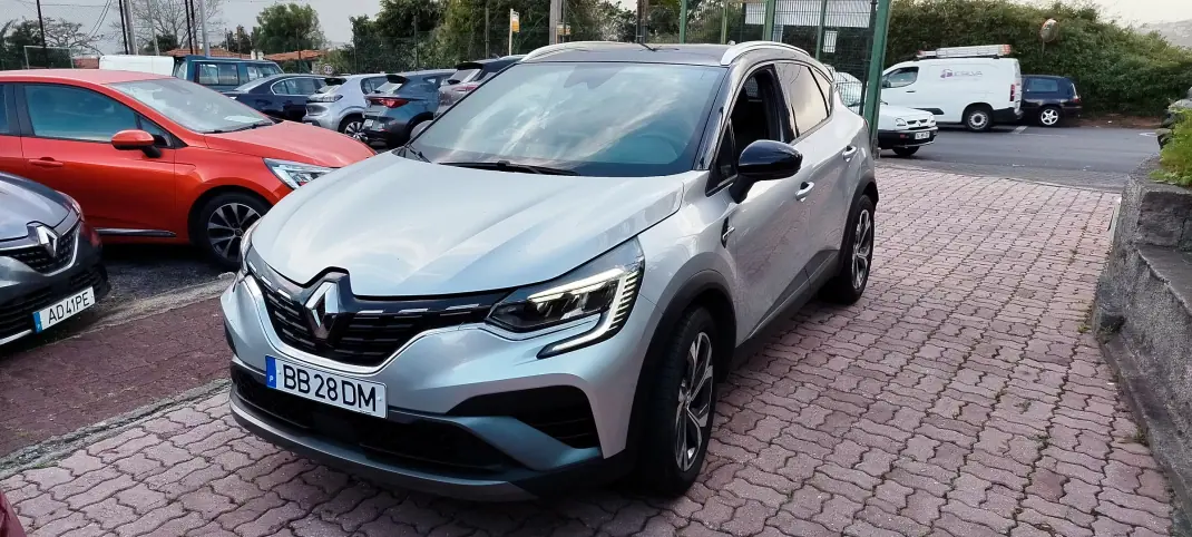 Renault Captur 2023 - 19450 EUR, 52000 km - AUTO.MOTO.pt - 52000km - foto 1 de 12