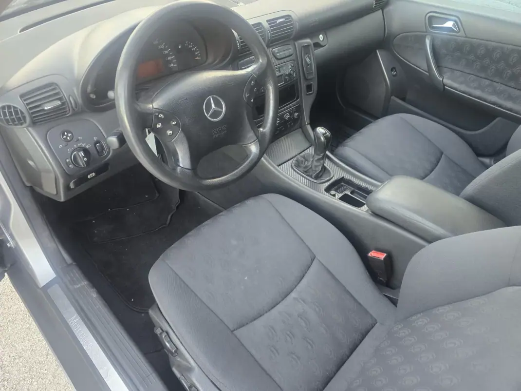 Mercedes-Benz C 220 2001 - 2750 EUR, 350000 km - 350000km - foto 5 de 16