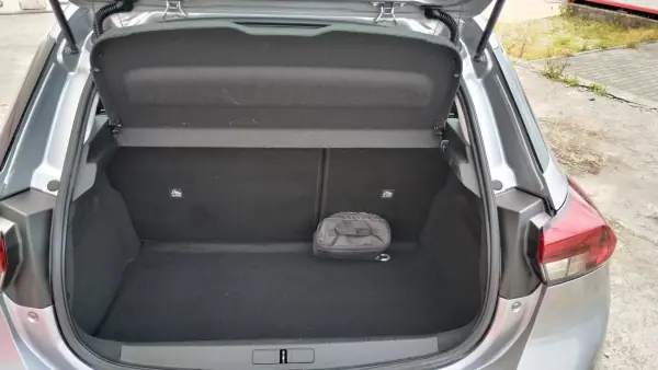 Opel Corsa 2021 - 12999 EUR, 117000 km - AUTO.MOTO.pt - 117000km - foto 15 de 32