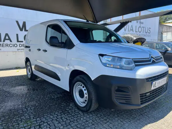 Citroën Berlingo 2023 - 15500 EUR, 24350 km - AUTO.MOTO.pt - 24350km - foto 2 de 9