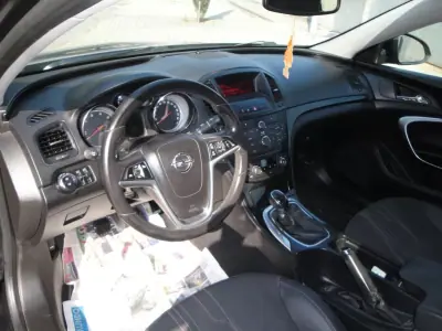 Opel Insignia 2012 - 9500 EUR, 210000 km - AUTO.MOTO.pt - 210000km - foto 7 de 9